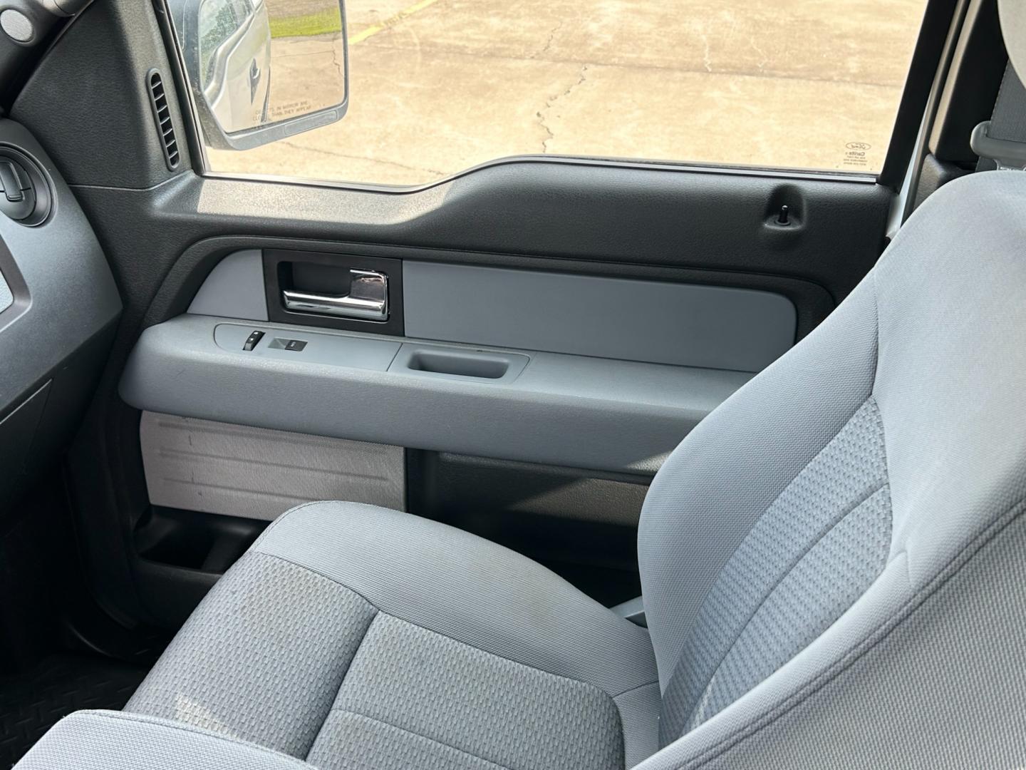 2014 White /Gray Ford F-150 XL SuperCab 6.5-ft. Bed 2WD (1FTEX1CM8EK) with an 3.7L V6 DOHC 24V engine, 6-Speed Automatic transmission, located at 17760 Hwy 62, Morris, OK, 74445, (918) 733-4887, 35.609104, -95.877060 - Photo#9